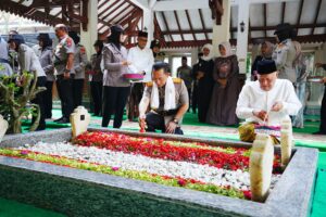 Kapolri Kenang Jejak Reformasi Gus Dur Melalui Ziarah di Tebuireng Jelang Hari Bhayangkara ke-80